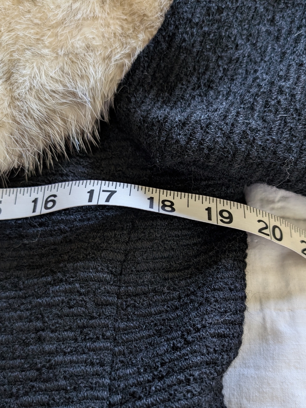Mid-century Black Wool Coat with Cream Mink Fur Collar - Picture 7 of 8